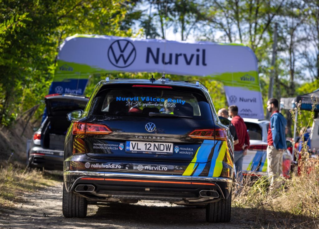 Volkswagen Touareg Nurvil sub arcada Nurvil, la Raliul Vâlcii Nurvil 2026